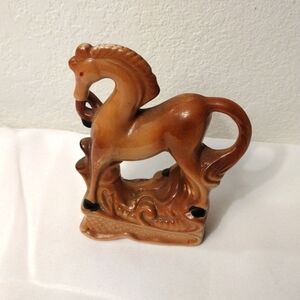 𝅺horse figurine